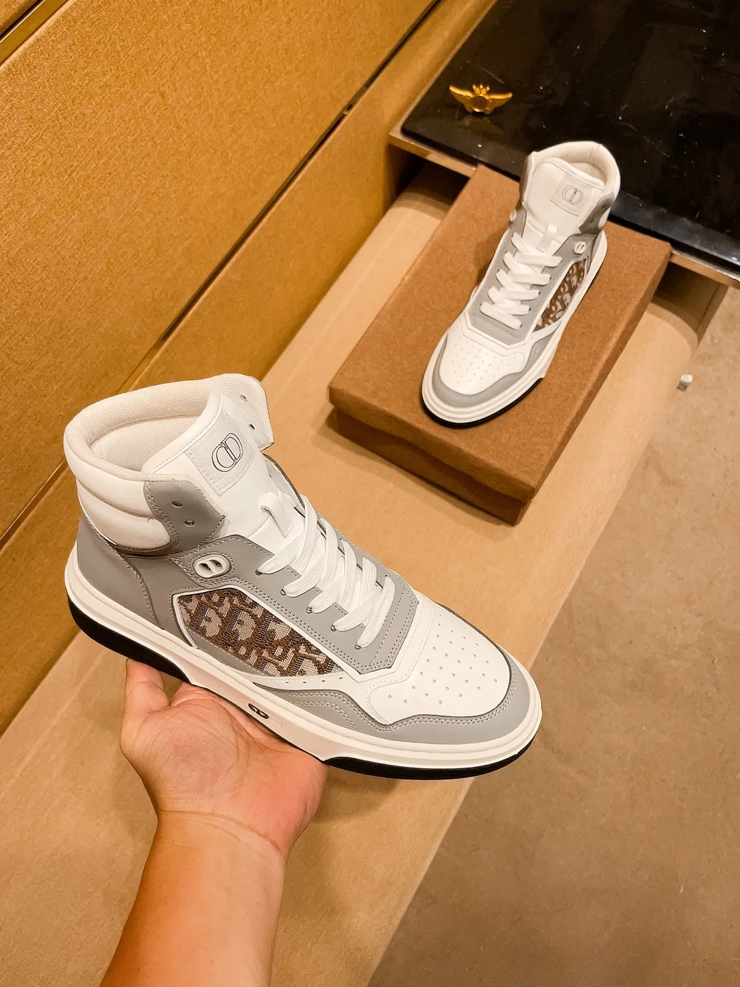 Men's shoes💰 480💰[Dior]🔥 High-end men's shoes brand official website 1:1 latest masterpiece: the upper is made of Italian imported first-layer cowhide with a comfortable and breathable lining➕original non-slip and wear-resistant outsole🔥, making walking more convenient and comfortable! An exclusive new model, a stunning work, a beautiful 1:1 replica [color] compared to the official quality! Create a fashionable personality to set off your uniqueness! A must-have for trendy men! Classic 🔥Size: 38-44 Color: 🔥 3⃣️colors available🔥.